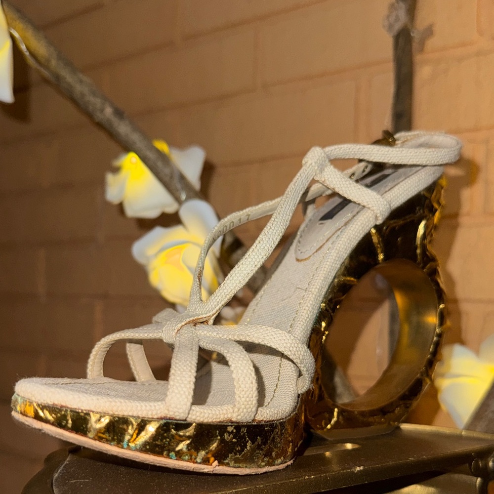 🌟Elegant Gold encrusted heel sandals - Picture 5 of 15